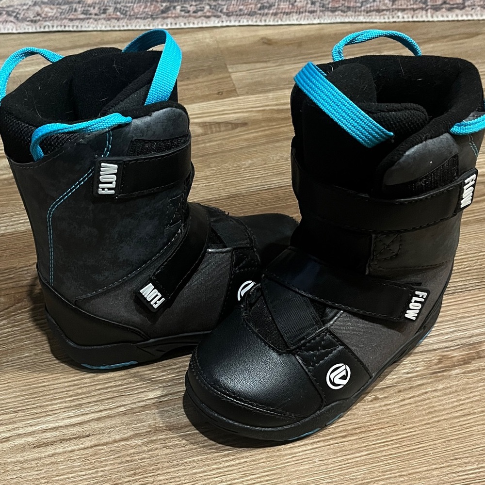 SOLD. Flow Kids Snowboard Boots. Size 13C